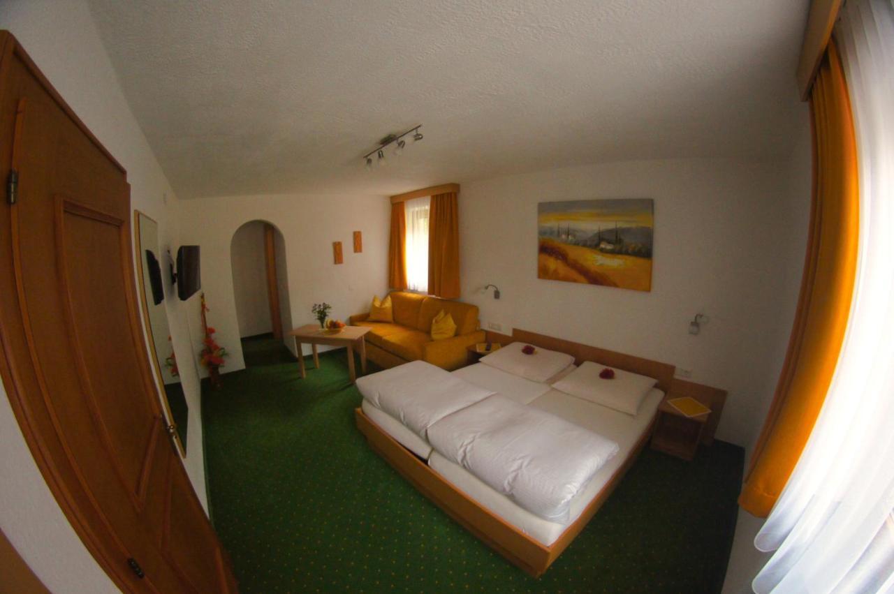 Koecks Bed & Breakfast Galtuer Exterior photo
